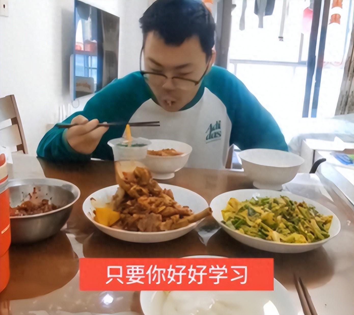 爱游戏官方网站-“这样的外形，早恋就别想了！”母亲晒儿子照片引爆评论区。